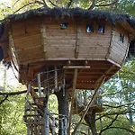 Les De Pyrene Resort *