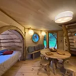 Les De Pyrene Semesteranläggning (resort)