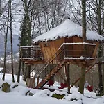 Les De Pyrene Resort *