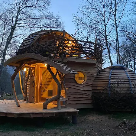 Les De Pyrene Resort *