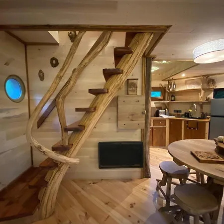 Les De Pyrene Cazarilh