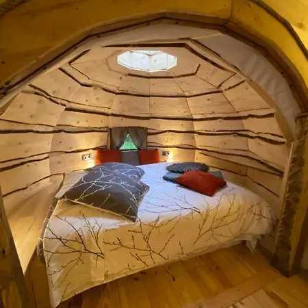 Les De Pyrene Resort *